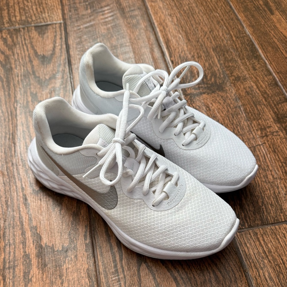 Nike White Sports Sneakers